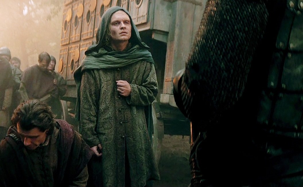 collectortreas1's tweet photo. People were big mad about Aegon not kneeling in this scene instead of appreciating the fact that at least one person remembers Daemon's crimes against a toddler and would never submit bc to do so felt like a betrayal of his son's memory. https://t.co/9GsKUjquU3