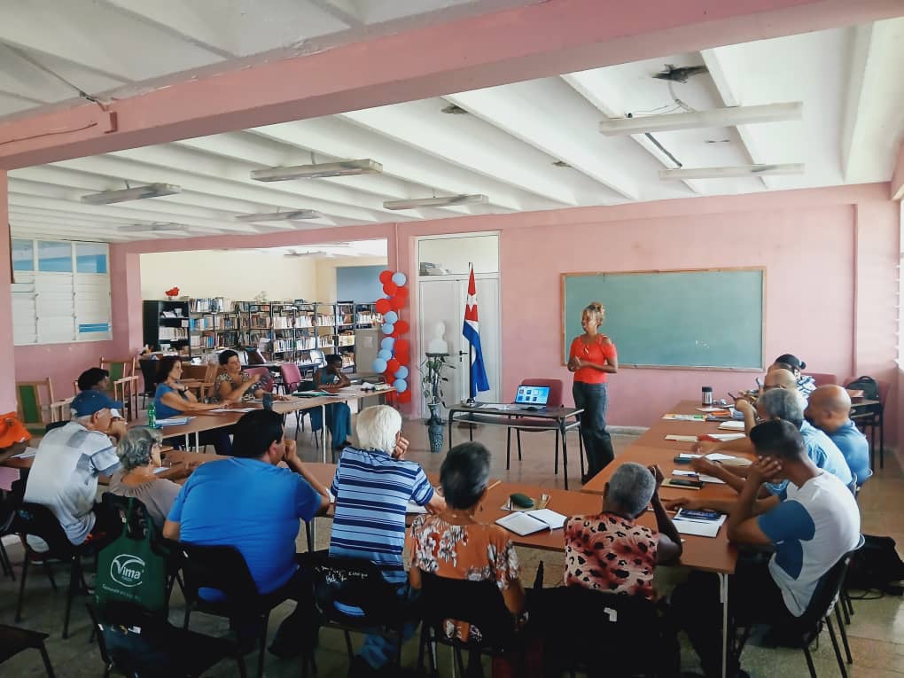 sandygomez804's tweet photo. 💙✒️| El #ipvcecarlosmarx se viste de gala, una vez más.

⚛️ Recientemente realizó la Gran Casa Azul de #Matanzas el balance anual correspondiente el curso escolar ✏️ 2025-2026, espacio donde se analizaron los logros y dificultades del período 📌. https://t.co/Kb7WcDYU1A
