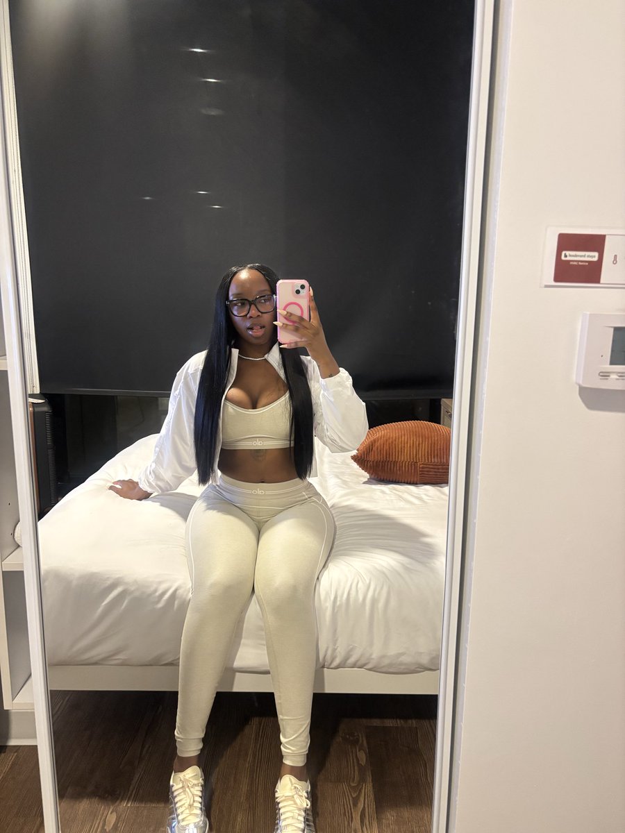 Andreinabitchh's tweet photo. I LOVE being a cancer 💋🥰 https://t.co/lUwvCD2gEZ