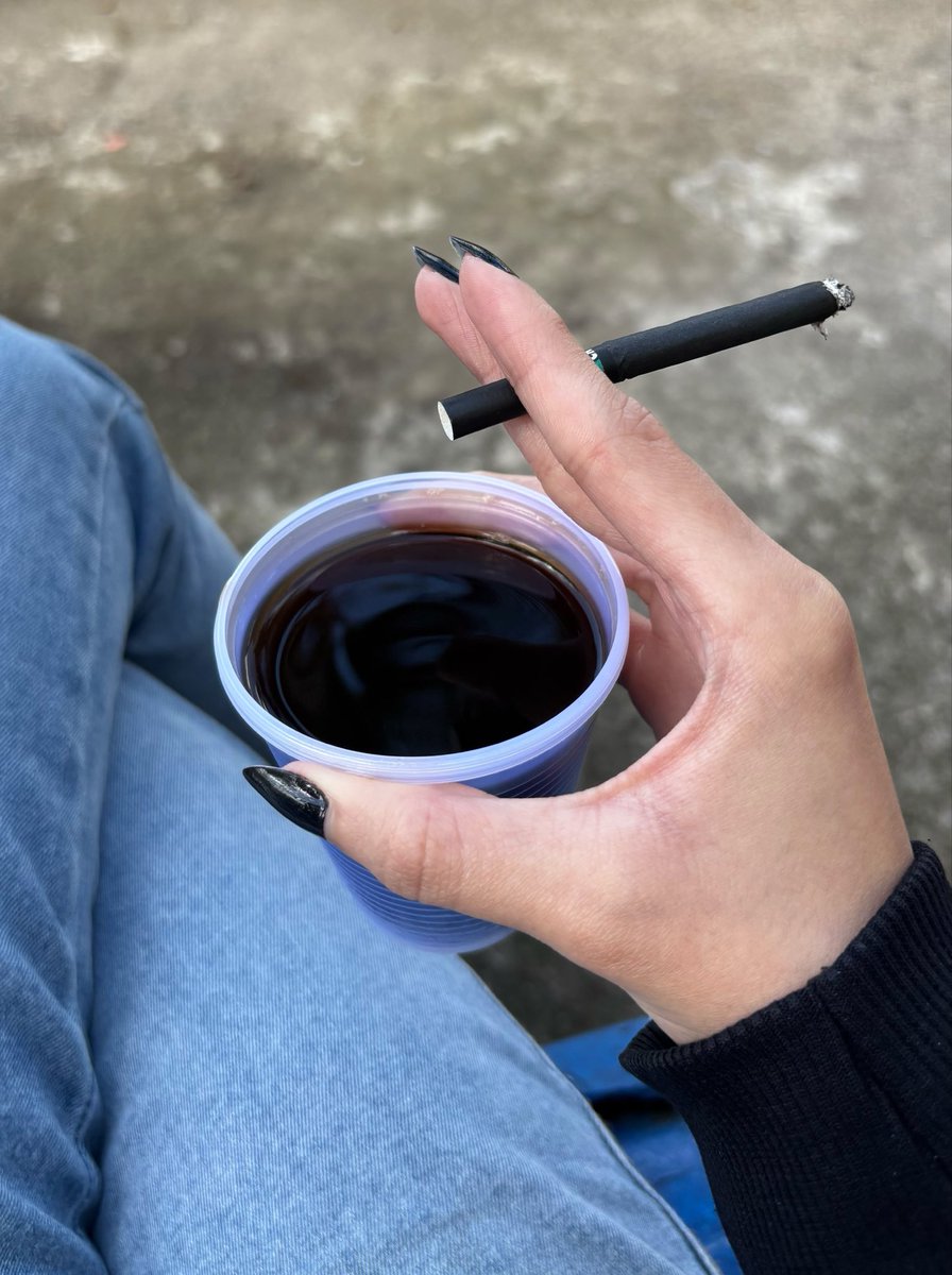 user138398392's tweet photo. i miss my cigarettes 💔 https://t.co/2S4oSrX1VU