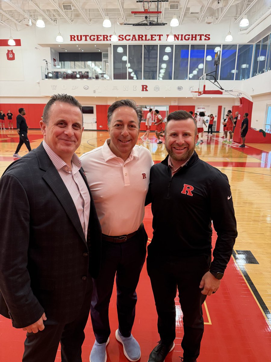 GreenyRU's tweet photo. Summer workouts are 🔙 with some great @R_Fund supporters! @RutgersMBB 🏀

@mattcolag @GaryTaffet @jasonrnewcomb @RStanzione @ASunRU9 @ChristianGurdak @dbuchananjr2 @23jmike @Riq_412 

#GoRU https://t.co/GAVSlRJmB2
