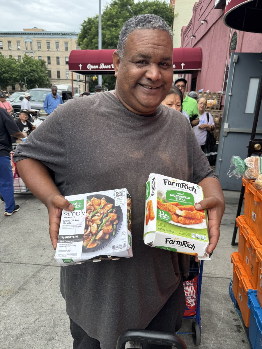 opendoorflc's tweet photo. Another opportunity to serve our community with love! 💙

🥫 Our Food Pantry is open every Saturday from 8:30 AM – 10:30 AM.

📍 999 Greene Avenue, Brooklyn, NY 11221 https://t.co/3tAz52Rr9v