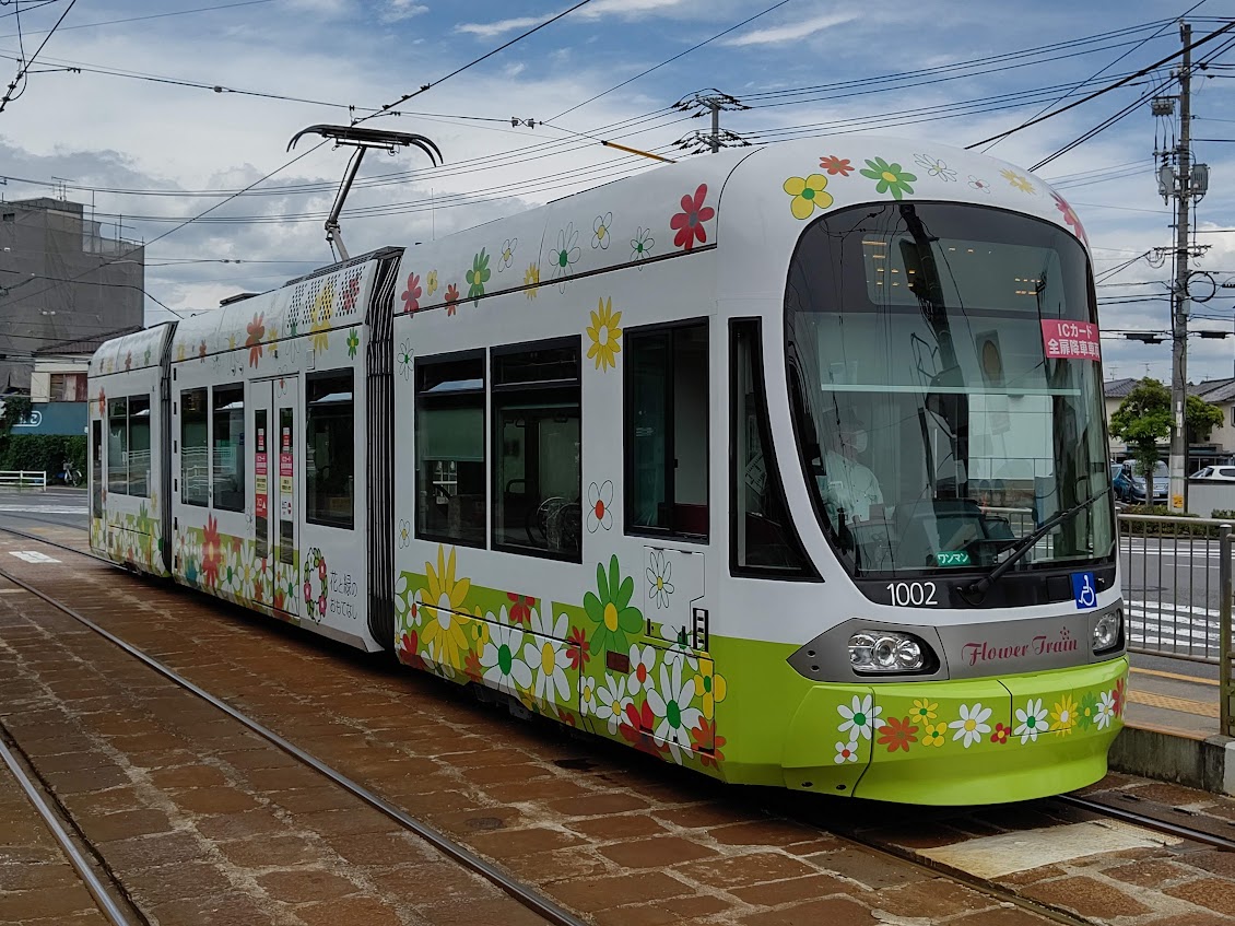 LEX1018_hiroden's tweet photo. #広電1000形
1002号「Flower Train」その⑨。車番フォント変更後、6号線で運用中の写真。 https://t.co/LCxjpbqshy