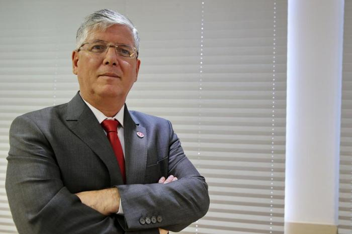 LucasCollar's tweet photo. 🚨 Candidatura de consenso está cada vez mais distante no Inter. Roberto Melo (MIG), José Amarante (Sou Inter) e Leonardo Aquino (Sangue Colorado) devem  lançar candidautra em breve. Gestão ainda não decidiu se colocará candidato no pleito. https://t.co/4XbawpZzRo