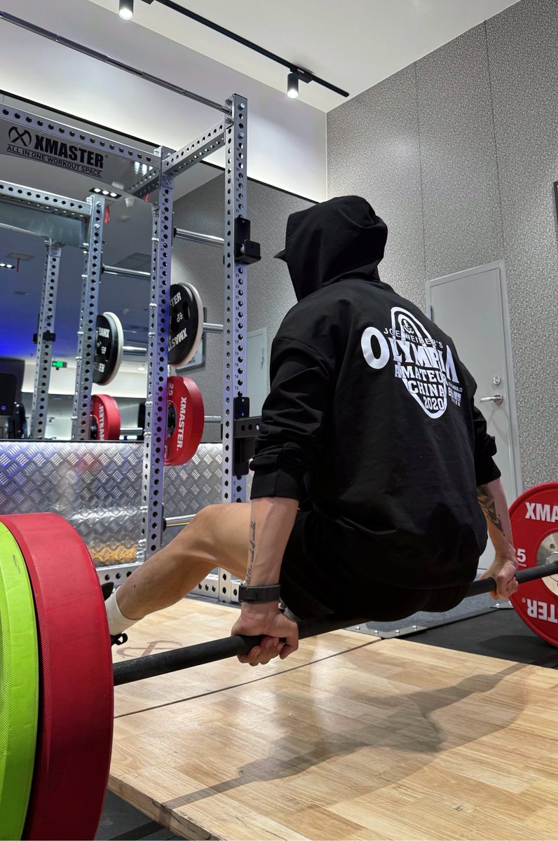 Girolee's tweet photo. Breaking limits not excuses today  40 mins of heavy lifting pushed me past what I thought I could do – growth hits when you step into the uncomfortable. Who’s crushing their small win today  #FitnessWin #BreakYourLimit， https://t.co/iQ2DZDmEzu