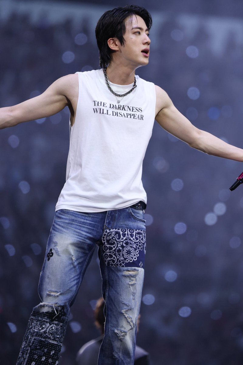 hourjinnie's tweet photo. 260711 seokjin we will always remember you

MÜNCHEN BEBT FÜR JIN
#BTS_WORLDTOUR_ARIRANG
#BTS_WORLDTOUR_ARIRANG_MUNICH https://t.co/XzFg9dXT0T