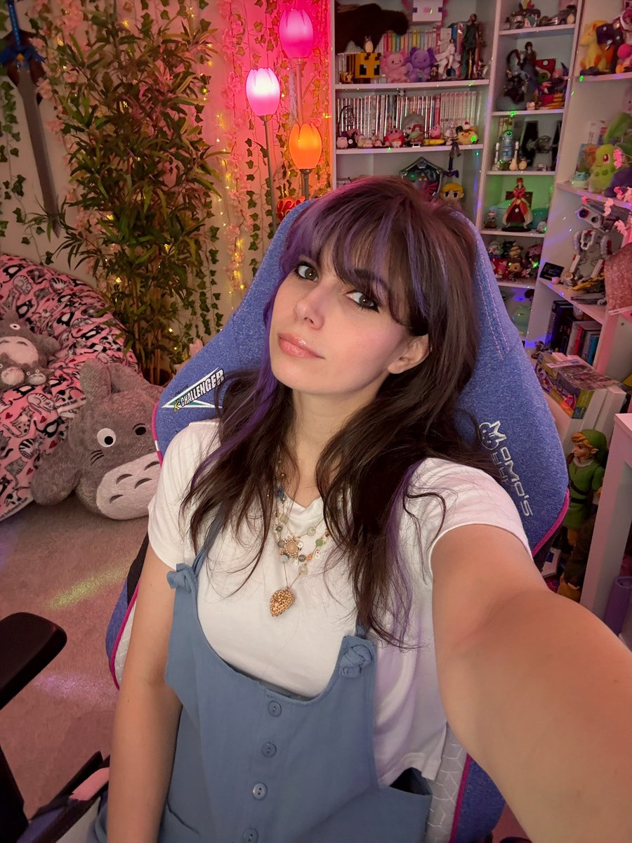 KaitlinWitcher's tweet photo. I ran out of make up pls pretend u don’t see the dark eye bags pls 

https://t.co/qdjKCBs7Rq https://t.co/tq8KRgCxJW