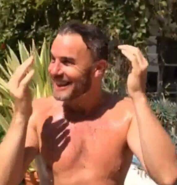 Garyismyhero's tweet photo. @TakeThatFanBase @OfficialMarkO @takethat #NationalSwimmingpoolDay & #InternationalSkinnydipDay #โฅ๏ธ #throwback #MrsB #lookatus #๐ #flashback #๐โโ๏ธ
Well @GaryBarlow.. this is your chance! #๐๐
https://t.co/RUSS6qCXoI / https://t.co/WJYpEIkGL2 https://t.co/oprHd612bl