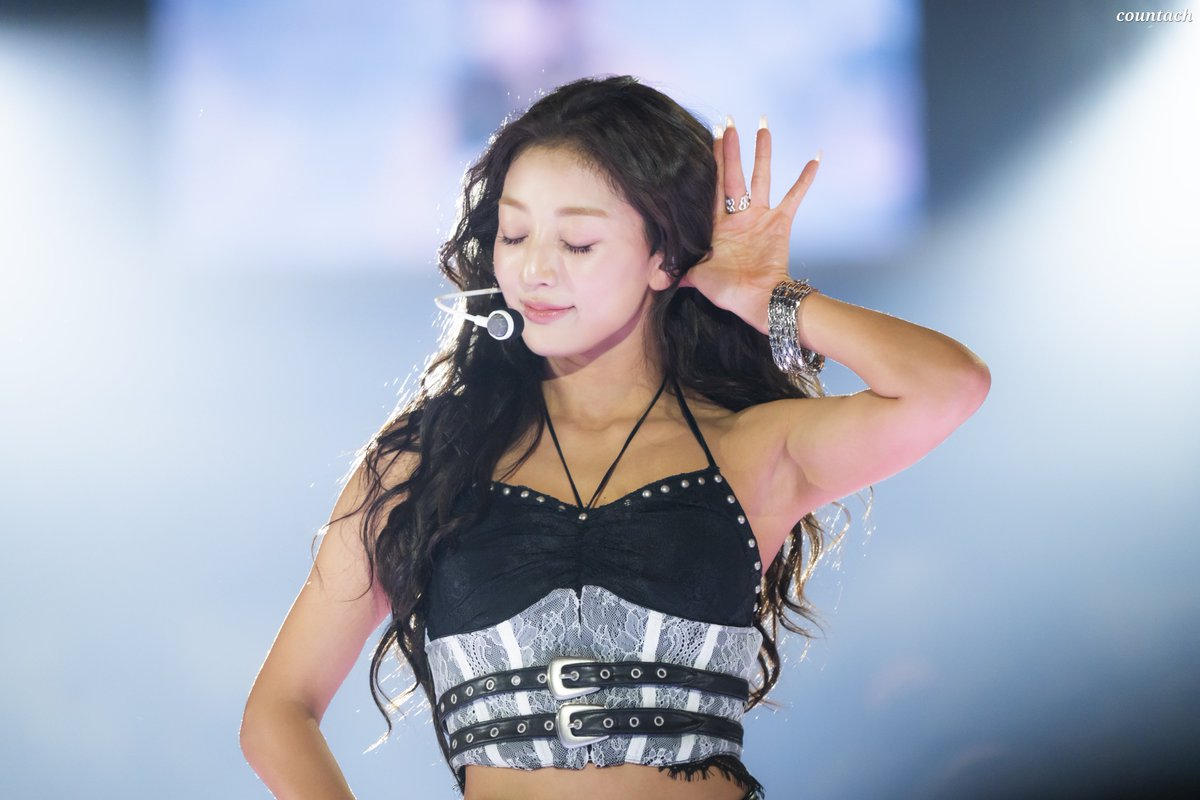 countach3929's tweet photo. 260711 트와이스 콘서트 지효

🤫

#지효
#JIHYO 
#ジヒョ
#트와이스 
#TWICE 
#トゥワイス https://t.co/Q8eafVInYZ