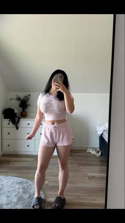 MinniLoonaa2's tweet photo. Dm for FaceTime 💦💦💦💦💦 https://t.co/h8vBQ7uVjY