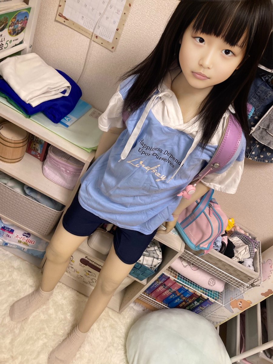 ushawnicholas20's tweet photo. そろそろプールの季節ですね！小学校のプール掃除は、水着の上にシャツを着てやってた記憶…

#ラブドール
#等身大ドール https://t.co/tDYZGI0a66