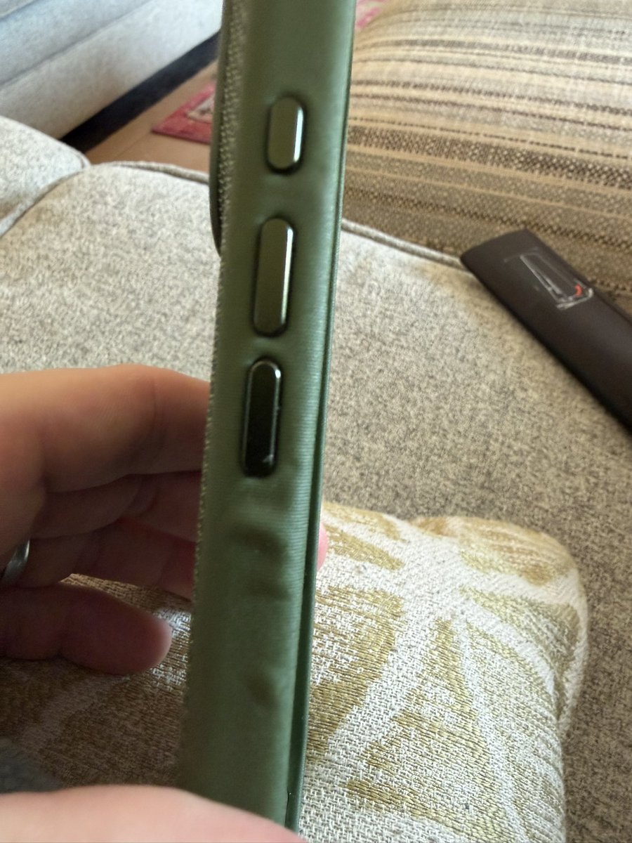 ClayMcCowart's tweet photo. @Apple @AppleSupport I’ve had this not inexpensive case for a month? And it’s already bubbling? No water damage or anything like that. https://t.co/bfMzp8YL9n