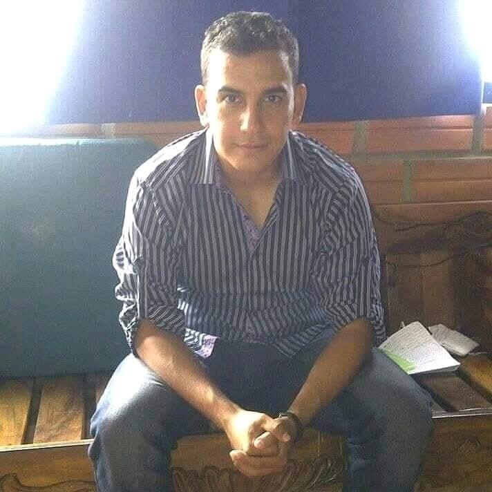 lorearraiz's tweet photo. Jesús Suárez es un preso político del Táchira.
Su mamá está enferma y hospitalizada. Está esperando la libertad de su hijo. https://t.co/aIeAu4iTEK