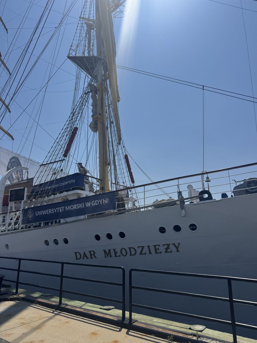 CraftJournalist's tweet photo. The Polish Tall Ship Dar Młodzieży, crewed by the cadets of Gdynia Maritime University, docked at Pier 4 at Charlestown Navy Yard. https://t.co/J5fRxgQhJ8