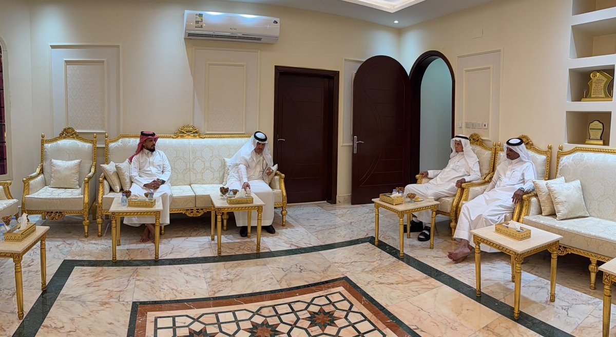 alhjrah2030's tweet photo. سعادة محافظ الحجرة أ.بندر بن سويلم العضيله يقوم بزيارة للشيخ سعد بن عطية الطيار بمنزله بمدينة جدة بحضور شيخ قبيلة الشغبان الدكتور احمد بن سعد الطيار https://t.co/gXsWg87kke