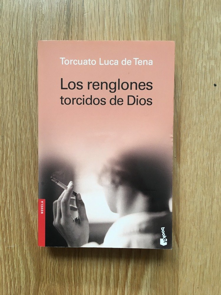 librofilos's tweet photo. Torcuato Luca de Tena vivió durante 18 días en un psiquiátrico de México con el fin de documentarse para su historia. Era el Hospital Nuestra Señora de la Fuentecilla, donde había cerca de 800 residentes.

¿Ya leíste "Los renglones torcidos de  Dios? https://t.co/yVUBOyAwmy