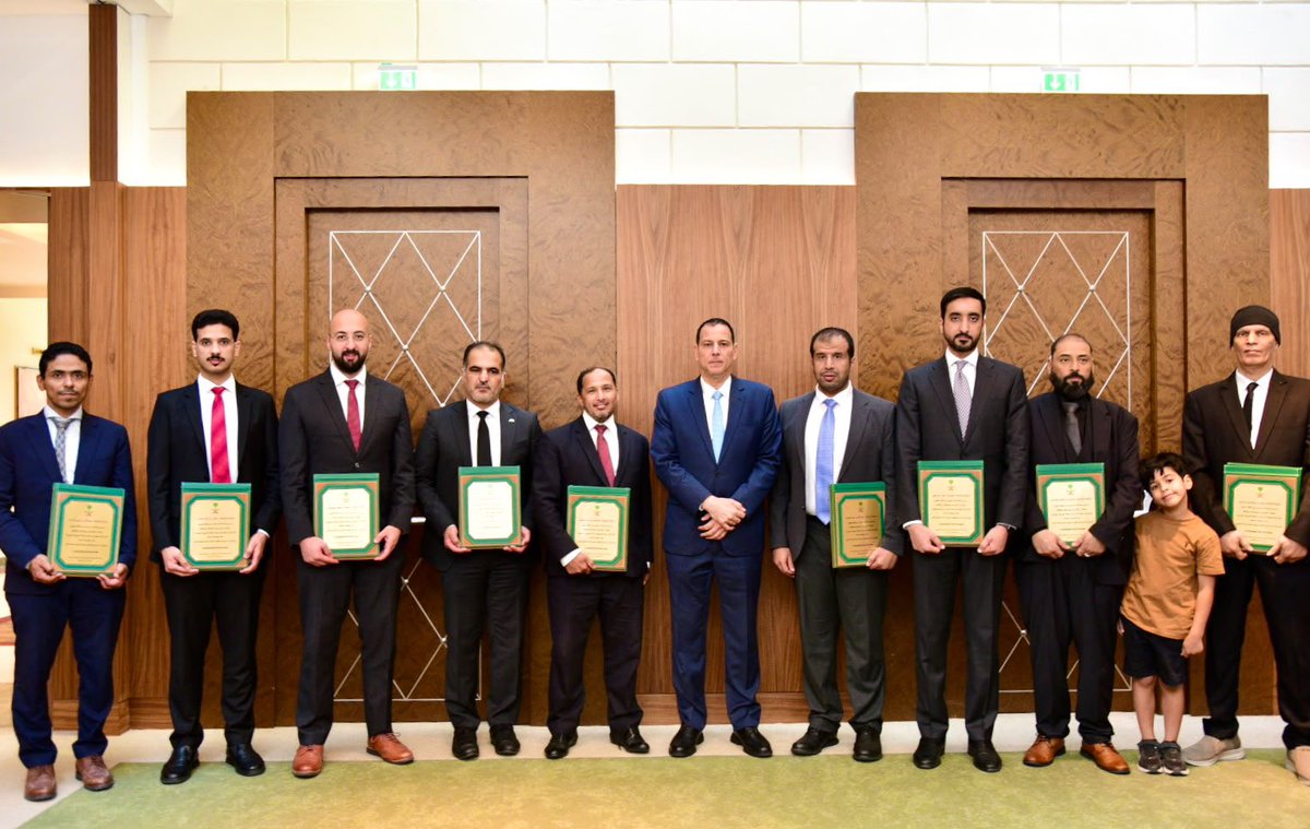 KSAembassyAT's tweet photo. أقام سعادة السفير/ عبدالله بن خالد طوله حفل توديع لتكريم عدد من أعضاء البعثة والمكاتب الفنية المنتهية فترة إيفادهم، وقد أشاد سعادته بما قدمه الزملاء من جهد متميز في خدمة وطننا الغالي وحماية مصالحه وتعزيز العلاقات بين المملكة وجمهورية النمسا خلال فترة عملهم بالسفارة، متمنياً لهم التوفيق والنجاح في مهامهم المستقبلية.