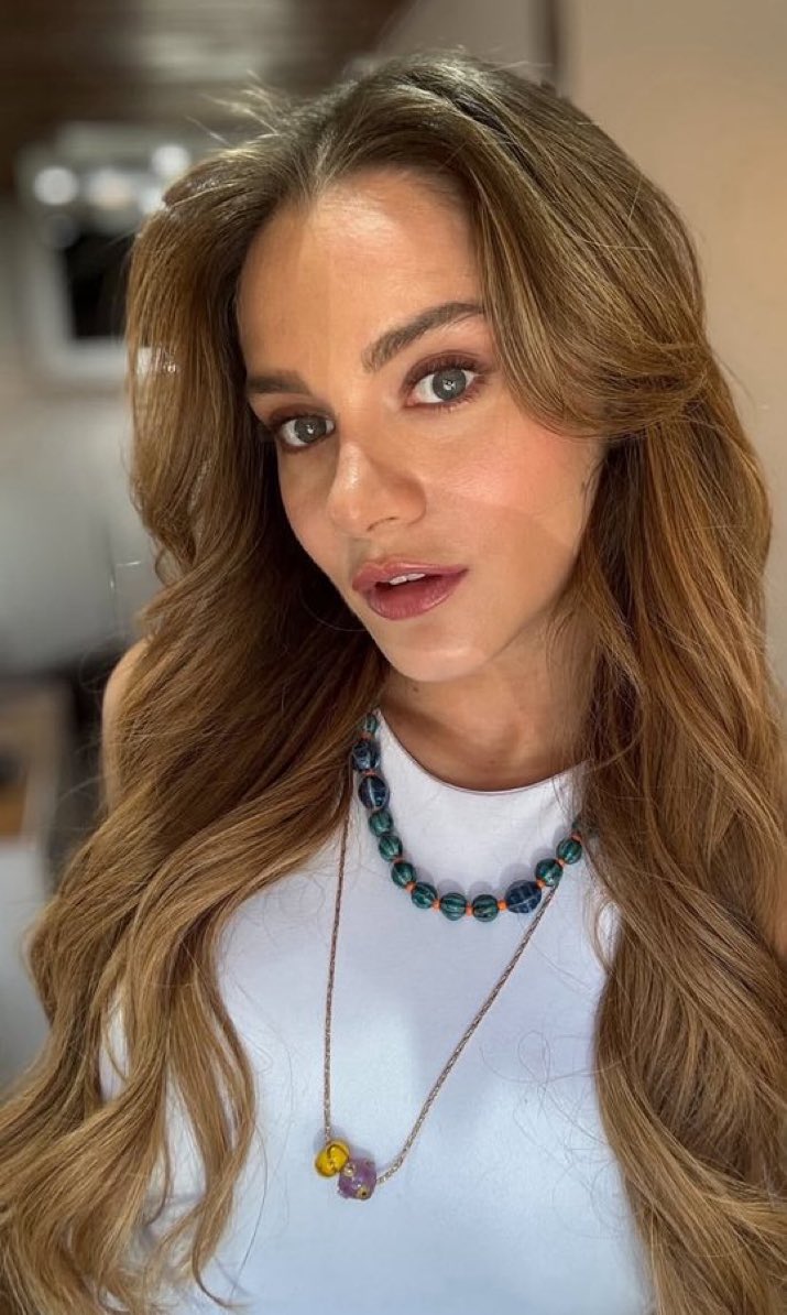 neizledik's tweet photo. #MirayDaner ✨ https://t.co/dstYAl0IEr
