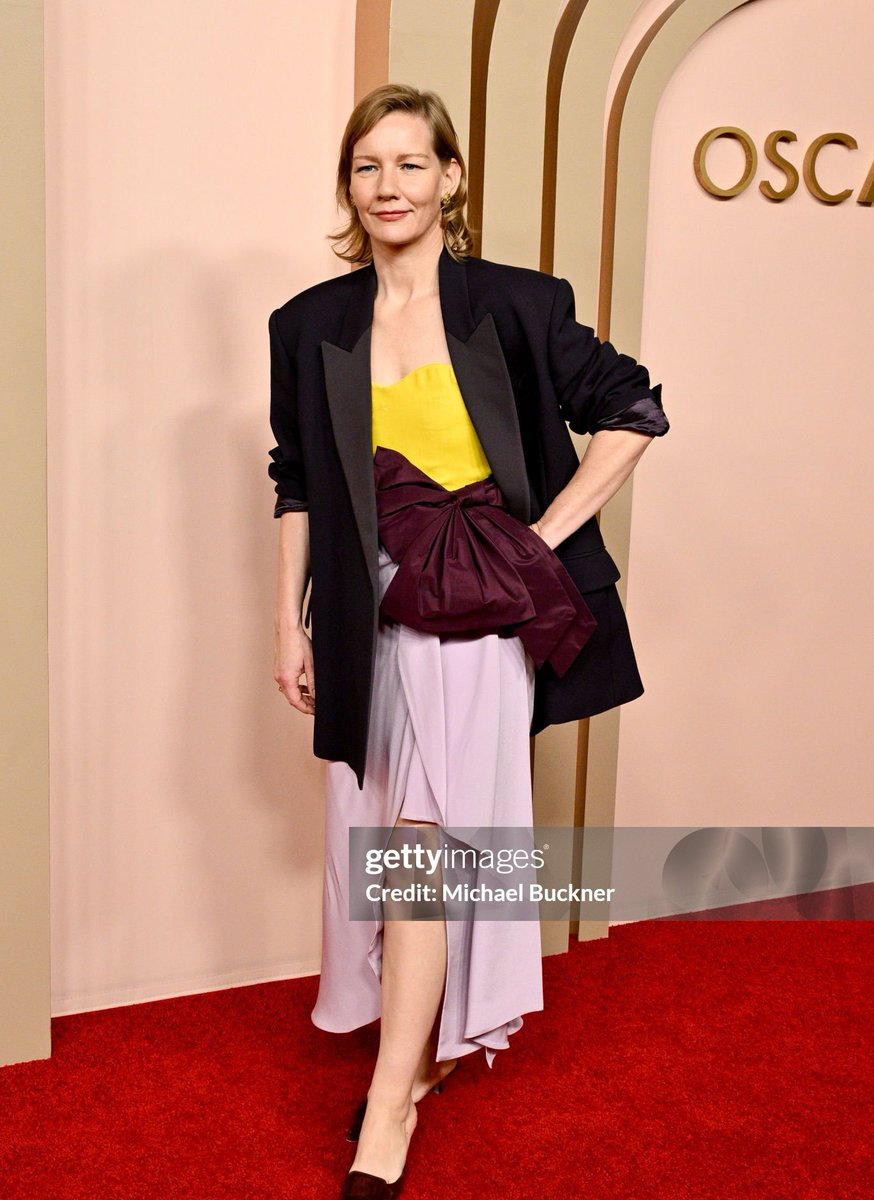 mijuohdele's tweet photo. bestied so hard they wore matching colours when they both attended the oscars nominee luncheon https://t.co/7UcwTbIqxS