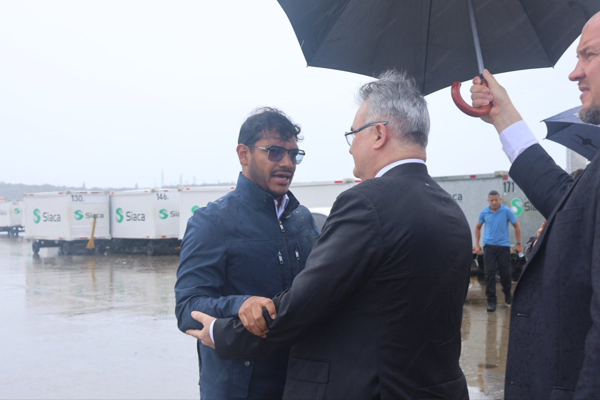 Cancilleria_ve's tweet photo. 📰 #Noticias Arribó al país el primer avión de la Federación de Rusia con 10 toneladas de ayuda humanitaria para atender a las familias afectadas por el sismo del 24 de junio 📦🇻🇪🇷🇺.

https://t.co/launWkargr https://t.co/xxPqpkuAL4