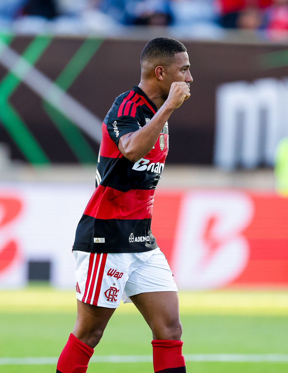 LibertadoresBR's tweet photo. 🇵🇹🏆 Deu @Flamengo em Portugal! O atual campeão da CONMEBOL #Libertadores venceu o @SLBenfica por 2-1 e levou o Troféu do Algarve, em preparação para o segundo semestre.

📸 #CRFlamengo https://t.co/pc3vkK1o4p