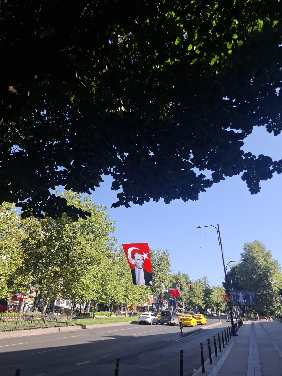 elfddmm's tweet photo. Ben basit bir kızım şanlı bayrağımı ve Atam'ı gördüğüm her an fotoğrafını çekerim https://t.co/DPWmRf5qpc
