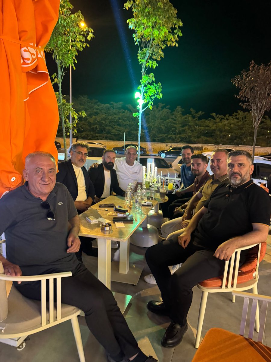 nevzatcicek's tweet photo. Bugün Diyarbakır Kayapınar’da  Dosso Dossi’nin açılışı yapıldı

 Delil Dilaner sahne aldı. Dilaner söylediği Kürtçe şarkılar ile açılışa gelenlere güzel anlar yaşattı.

Bizde akşam dostlarla bu güzel mekanı ziyaret ettik

Çok güzel bir mekan olmuş. Hayırlı uğurlu olsun https://t.co/0H6UnwBKSr