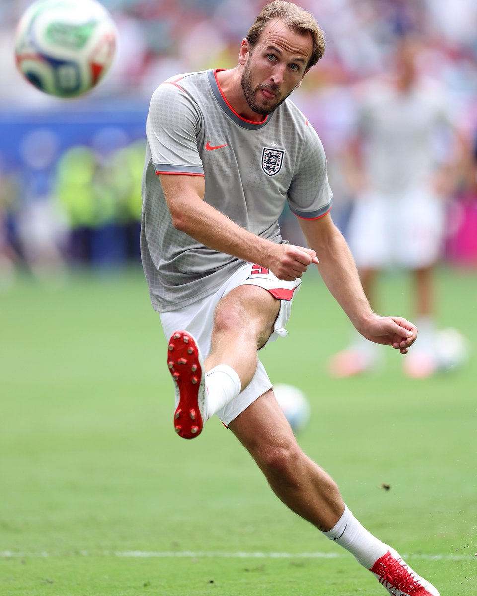 FCBayern's tweet photo. 𝙏𝙝𝙚 𝙛𝙤𝙘𝙪𝙨 𝙞𝙨 𝙨𝙚𝙩. 🎯🏴󠁧󠁢󠁥󠁮󠁧󠁿 https://t.co/Mk4HxfpVTS