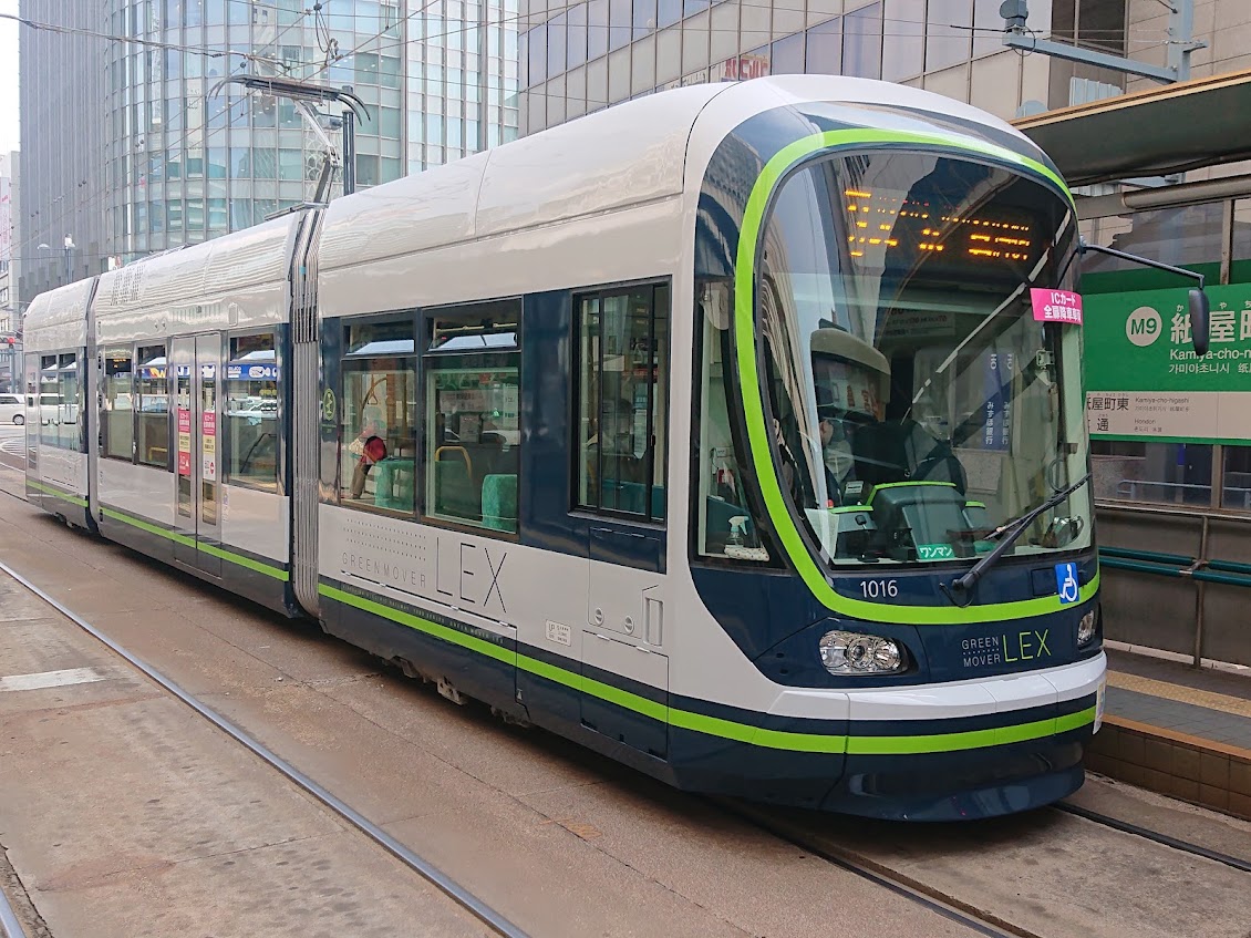 LEX1018_hiroden's tweet photo. #広電1000形
1016号「GREEN MOVER LEX」その①。デビュー当時、車番が銀文字だった時期の写真。3号線で運用中の写真です。 https://t.co/7Fh0Zxknnf