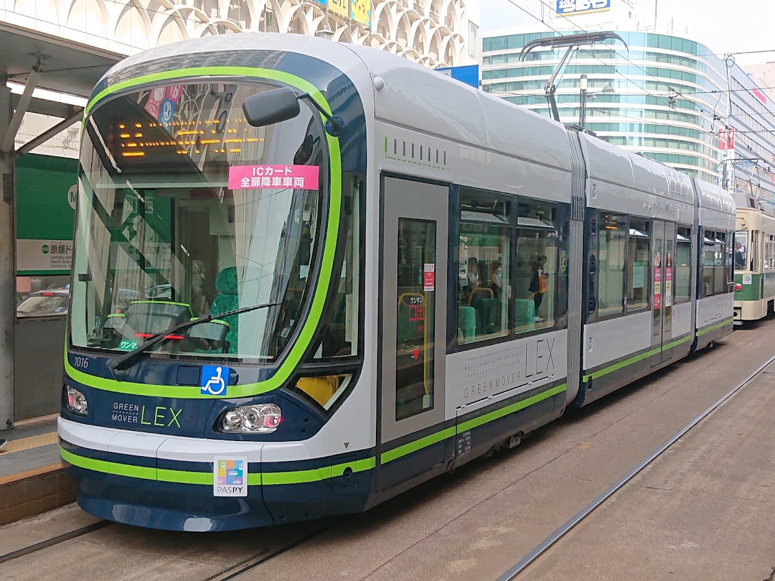 LEX1018_hiroden's tweet photo. #広電1000形
1016号「GREEN MOVER LEX」その①。デビュー当時、車番が銀文字だった時期の写真。3号線で運用中の写真です。 https://t.co/7Fh0Zxknnf