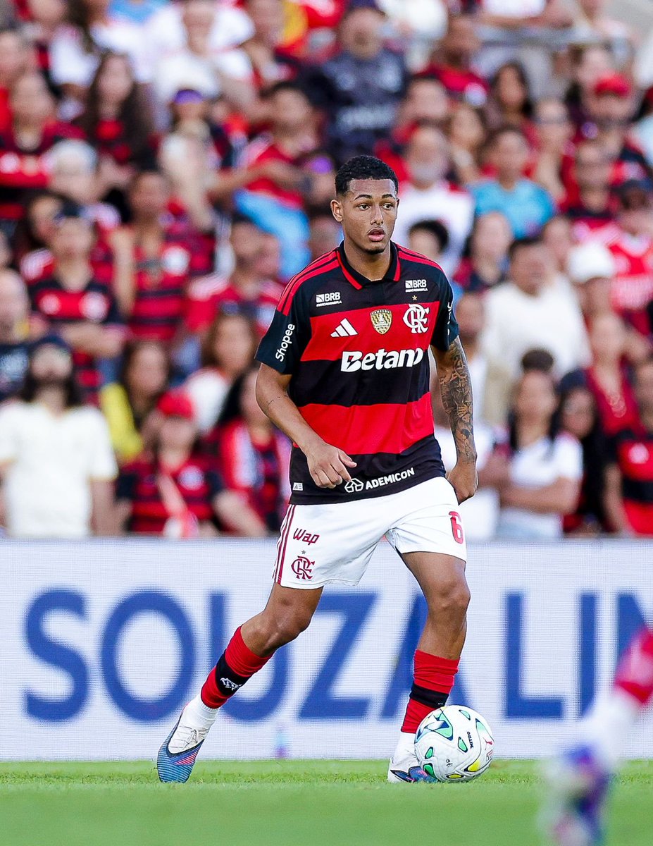 AllanMadi's tweet photo. Vale destacar a boa partida dos dois garotos do Ninho contra o Benfica: João Victor e Johnny!

📷 Gilvan de Souza/CRF https://t.co/8BWu2hawtB