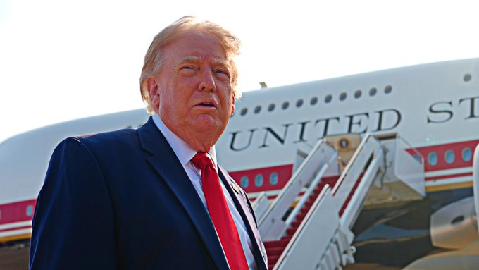 IPAZIA2025's tweet photo. #RelataRefero

#USA, il presidente #Trump contro la libertà di stampa: porta in tribunale i reporter del New York Times che hanno svelato le falle nella sicurezza dell’#AirForceOne, donato dal #Qatar.

https://t.co/9c46JuxSqK https://t.co/J0Q8KOrof7