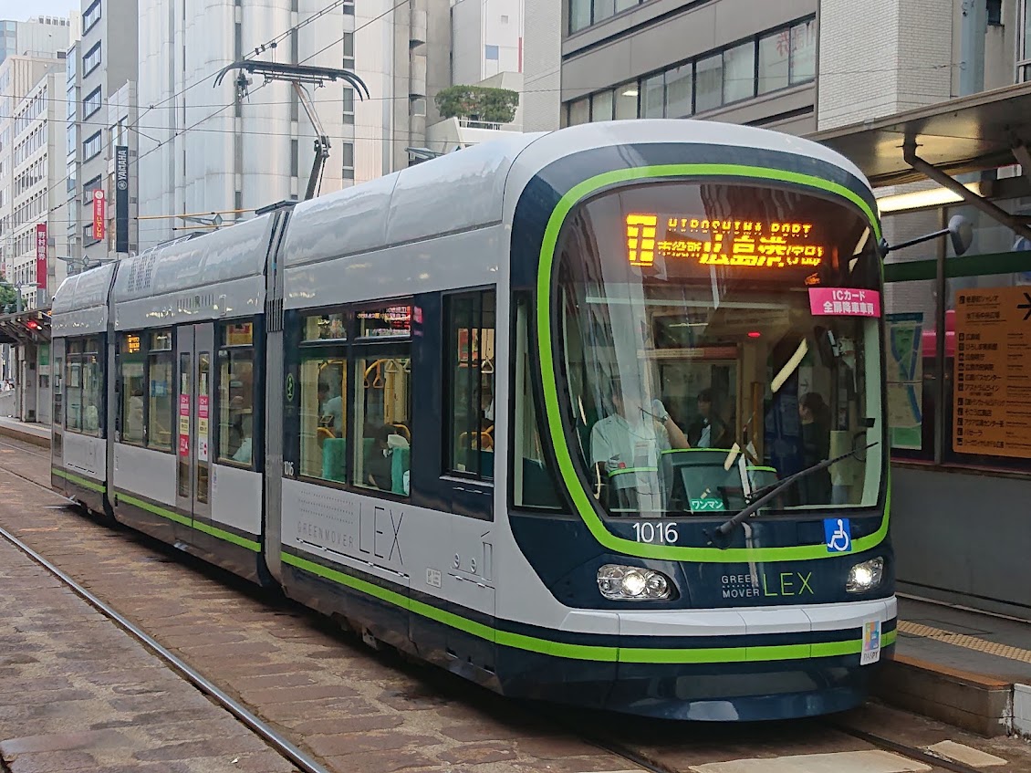 LEX1018_hiroden's tweet photo. #広電1000形
1016号「GREEN MOVER LEX」その②。車番フォント���更後、車体に広告がなかった時期の写真。1号線で運用中の写真です。 https://t.co/Uxe81q9Vuw