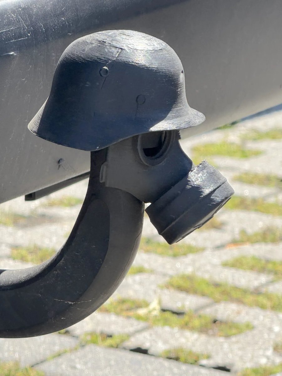 Ruebenhorst's tweet photo. Normalste Anhängerkupplung in #Dunkeldeutschland. https://t.co/E6EGsYDamS
