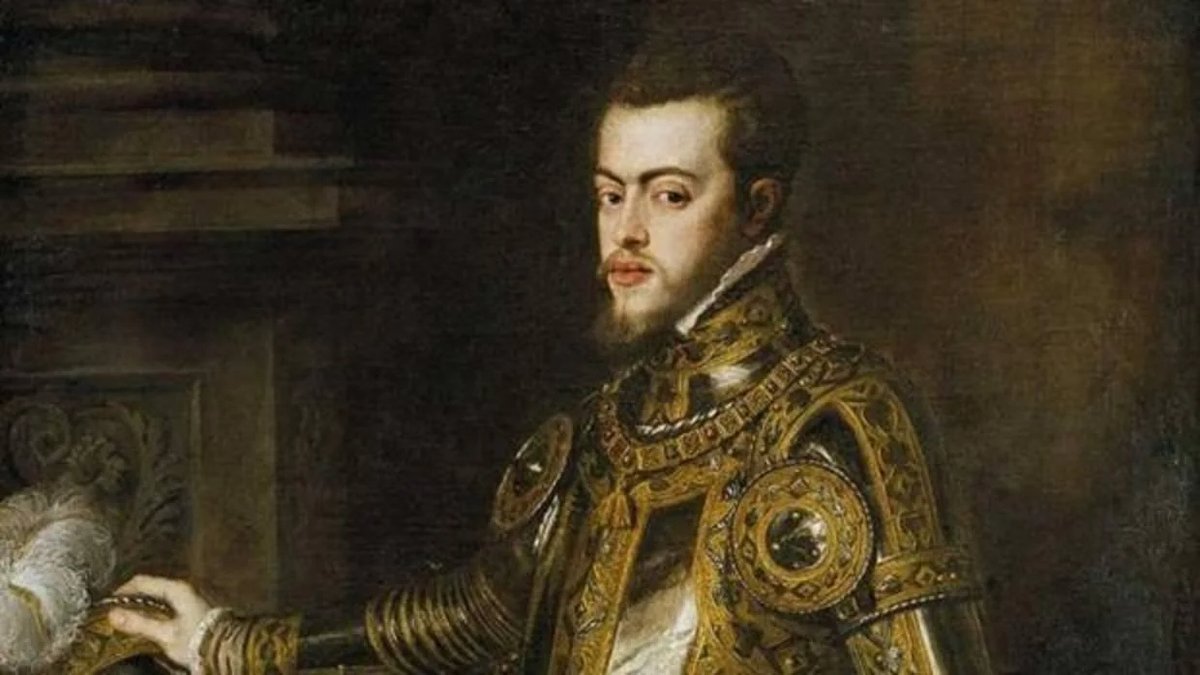 Dario_Madrid_F's tweet photo. "La hija de un demonio"

Como les comenté hace poco, Felipe II se casó con la reina de Inglaterra, María Tudor. La mujer falleció el 17 de noviembre de 1558. La razón de aquel casamiento se encontraba en una alianza de España con Inglaterra para debilitar a Francia, restaurar el catolicismo en la Pérfida Albión, asegurar el comercio con los Países Bajos españoles y engendrar un heredero católico que gobernara tanto Inglaterra como los Países Bajos.

Aquel plan se fastidió con la muerte de la hija de Enrique VIII y de Catalina de Aragón. Pero cabía la posibilidad de retomarlo si Felipe II se casaba con la heredera al trono, Isabel. El encargado de lograr el nuevo matrimonio fue el duque de Feria, embajador del rey español en Londres.

La negociación no llegó a buen puerto. Después de meses de intentos por llegar a un acuerdo, el duque escribió al rey católico lo siguiente: “En suma, lo que puedo decir aquí a Vuestra Majestad es solo que este país, después de treinta años de un gobierno como el que Vuestra Majestad sabe, ha caído en manos de una mujer que es hija de un demonio y en las de los mayores bribones y herejes de la tierra”.
