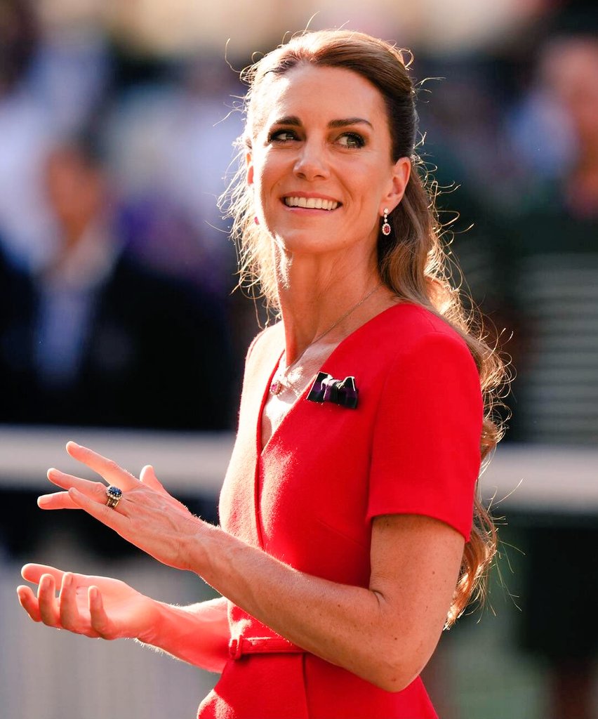 BillyDouglass7's tweet photo. A stunning picture of a lovely future Queen, who exudes pure class and elegance.❤️
#CatherineIsQueen https://t.co/1lNGDRHVqr