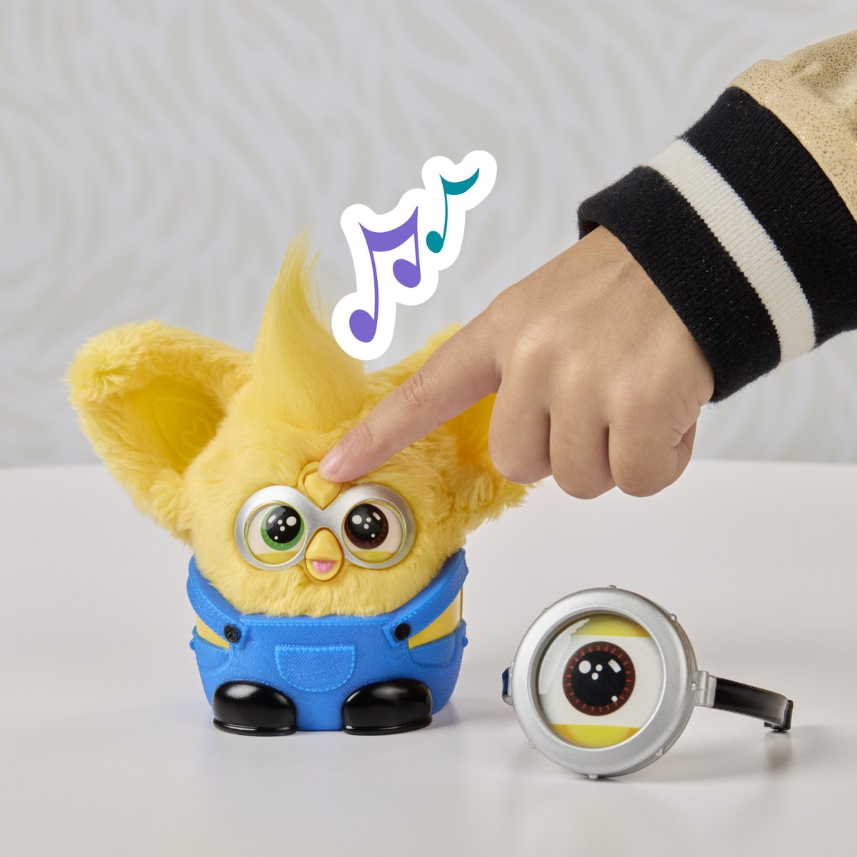Hasbro_Store_JP's tweet photo. 【新製品情報】

G3606
#ファービー #ファーブレッツ
#ミニオン

大人気のファーブレッツにミニオン（約7.6cm）が登場♡
#ハズブロストア にて発売中！

💛頭や口を押すと45種類以上の音や歌で反応♪
💛オーバーオールとゴーグルは取り外しOK！
💛おなじみの「Bello!」のあいさつも🤭

#Hasbro https://t.co/4sLrjROeDV