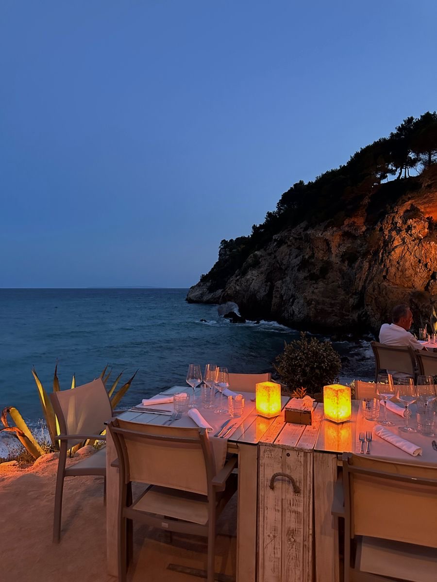 tmbIrpics's tweet photo. Dinner in Ibiza https://t.co/TSIEnQ5sFr