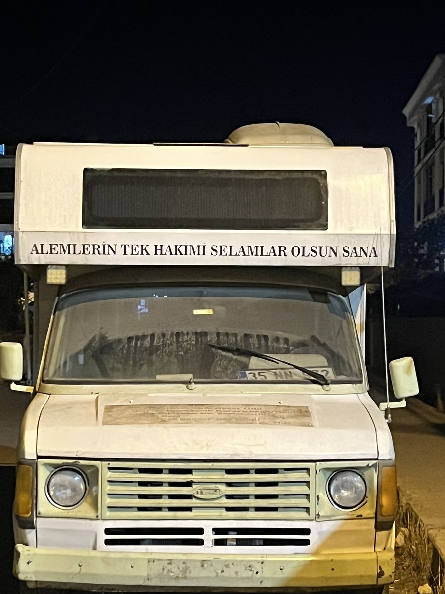kosesra's tweet photo. Araç biraz yorgun gibi ama slogan şampiyonlar ligi seviyesinde👑 https://t.co/MTK6K5oFEQ