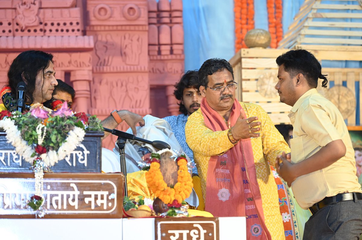 Ravi49442Kumar's tweet photo. स्व.बलबीर सिंह जुनेजा इंडोर स्टेडियम,बूढातालाब रायपुर में विश्व शांति सेवा चैरिटेबल ट्रस्ट एवं अंतर्राष्ट्रीय वैश्य महासम्मेलन छत्तीसगढ़ द्वारा आयोजित देश के प्रसिद्ध कथावाचक श्री देवकीनंदन जी महाराज जी के श्रीमुख से अमृतमय श्रीमद् भागवत कथा का श्रवण कर आशीर्वाद प्राप्त किया। https://t.co/gtjI3jpiVJ