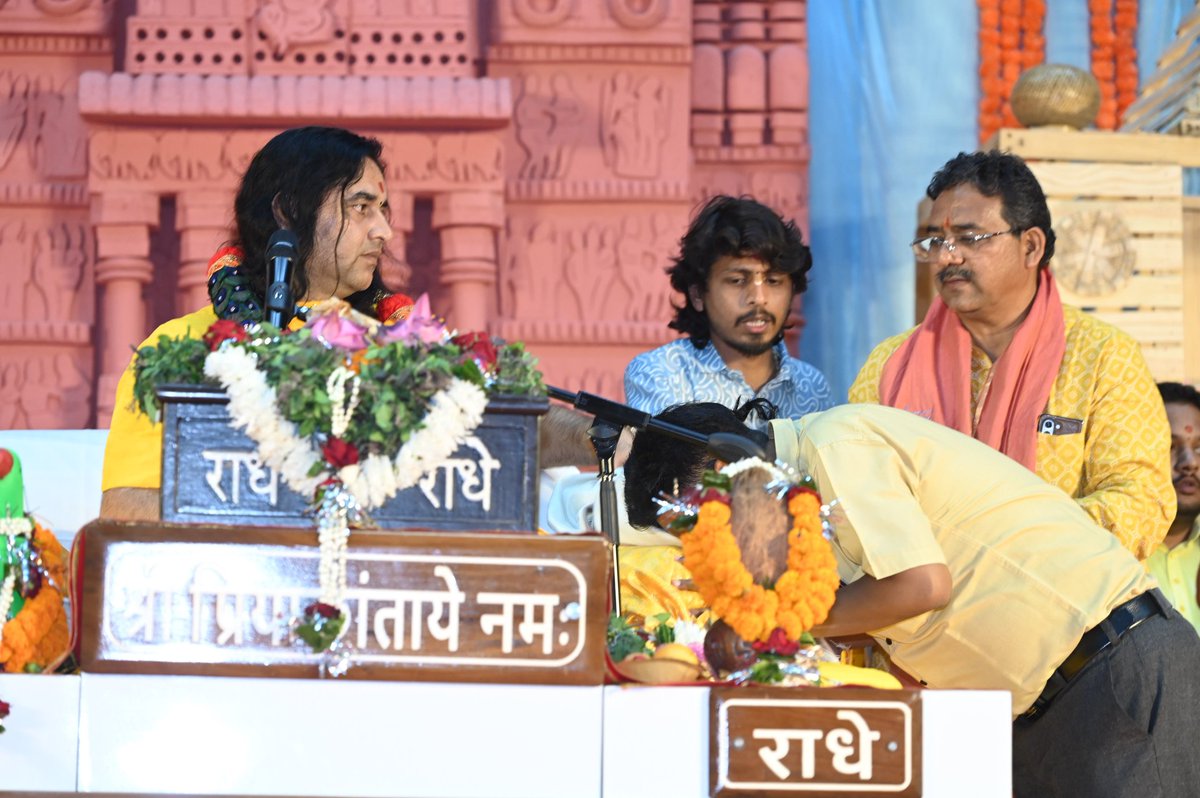 Ravi49442Kumar's tweet photo. स्व.बलबीर सिंह जुनेजा इंडोर स्टेडियम,बूढातालाब रायपुर में विश्व शांति सेवा चैरिटेबल ट्रस्ट एवं अंतर्राष्ट्रीय वैश्य महासम्मेलन छत्तीसगढ़ द्वारा आयोजित देश के प्रसिद्ध कथावाचक श्री देवकीनंदन जी महाराज जी के श्रीमुख से अमृतमय श्रीमद् भागवत कथा का श्रवण कर आशीर्वाद प्राप्त किया। https://t.co/gtjI3jpiVJ