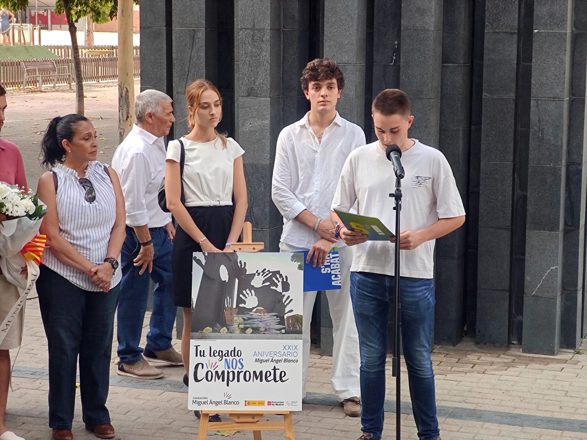 CiutadansBCN's tweet photo. En el acto por el XXIX aniversario del asesinato de Miguel Angel Blanco junto al monumento a las víctimas del terrorismo en Barcelona

Memoria. Dignidad. Justicia https://t.co/Qyyse0Gd26