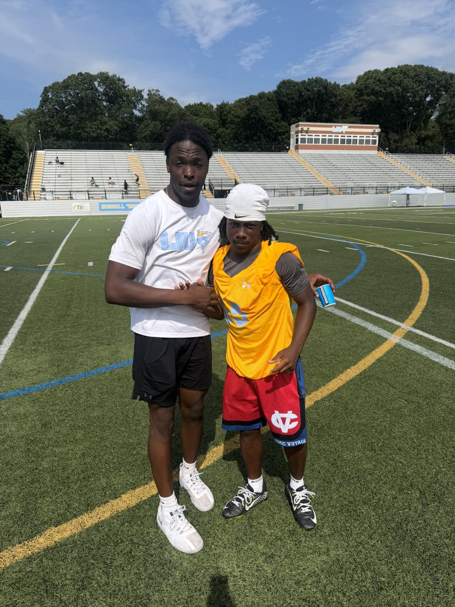 nazwitdashiftz_'s tweet photo. Had a wonderful time today at @LIUSharksFB camp today got to showcase my talent to coaches and put on a good performance and a lot of new things today and im very thankful @RailsplittersFB @CoachHak6 @jabreehasaan https://t.co/XFgfK58oUd
