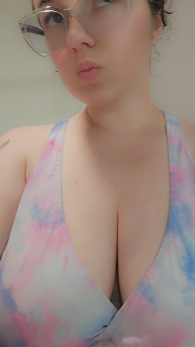 Moonlightgemiinii🌙Domme♊ looking 👀 tweet media