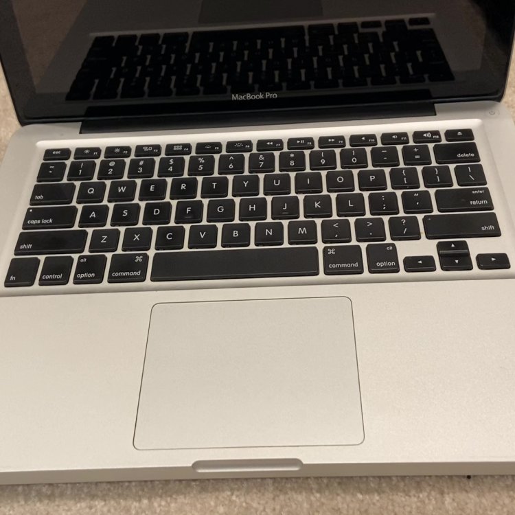 CadeRobEdwards's tweet photo. Thrift Shops: Mac vs PC ??? https://t.co/6ysUoQ0TeT
