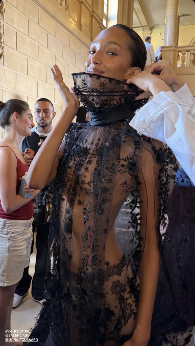 LegendaryLade's tweet photo. Divine Model Mona Tougaard at Balenciaga Fall 2026 Couture!🖤

What a dress, What a beauty!!🔥 https://t.co/QCW18KMT4y