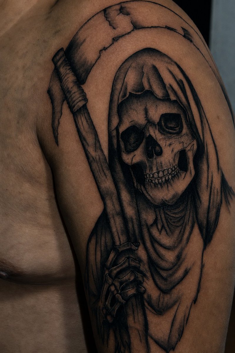 barboys7's tweet photo. 💀 Primer sesión completada.
4 horas de trabajo con máquina de bobinas. Aún falta el fondo, rosas y detalles para terminar esta pieza.
Gracias por apoyar mi crecimiento como tatuador. 🇸🇻🖤
#Tattoo #BlackAndGrey #TattooArtist #ElSalvador #Cuscatto #CoilMachine 🇸🇻 https://t.co/9DnQljpiej