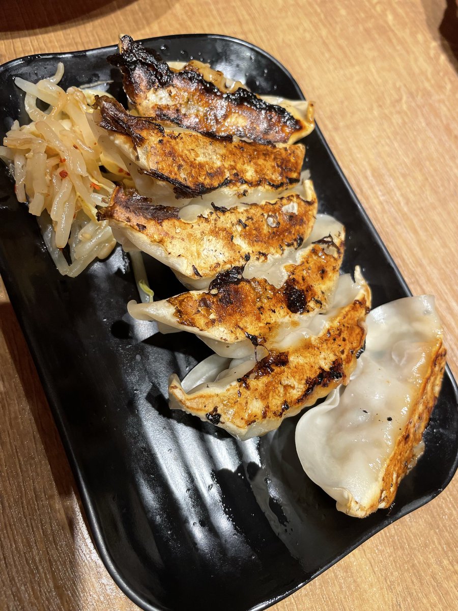 umanoshige's tweet photo. 昨夜の晩御飯は近江ちゃんぽんの肉そば🥩

ここのスープマジで好き🤤 https://t.co/gfdfy9bydJ