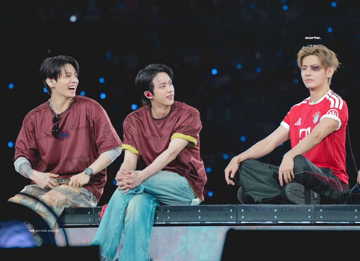 thVante_Jkv's tweet photo. ชอบมากรีแอ็คพี่จินกับจองกุกแทนใจหมดแล้ว ฉายาหนุ่ม4มิต แตยองไม่ได้มาเพราะโคมลอยนะคะ55555 เขาหล่อแต่เขาแปลกค่ะ😜🫣 https://t.co/EfosvUsPS4