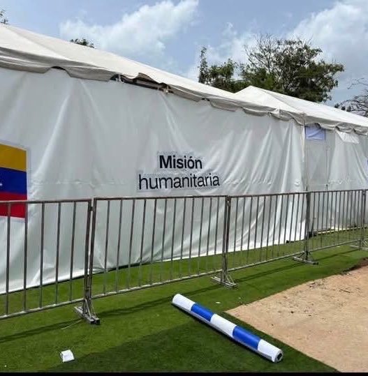 Javierito321's tweet photo. Que nivel el hospital de campaña de El Salvador, ubicado en Playa Grande 🙌🏼 🇻🇪 🇸🇻 

Así es que se resuelven problemas y se es eficiente, pa’ que aprendan chavistas de mierda inútiles https://t.co/KKVTR7ef2t
